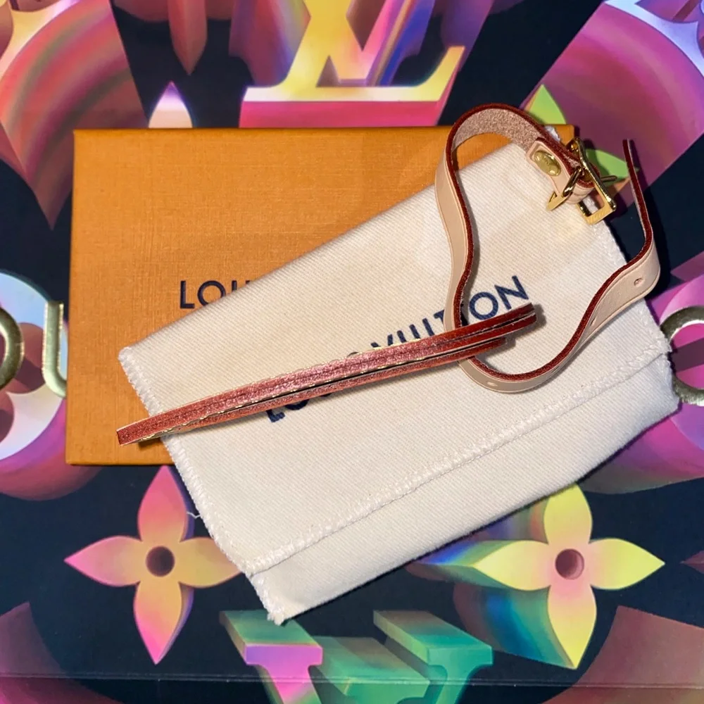 🧳✈️🪐Authentic Brand New Louis Vuitton Luggage Tag with Vivienne Stamp